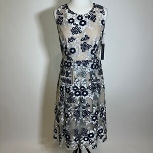 NWT Tahari Beige/Navy Embroidered Floral Sleeveless Formal Dress Womens Size 4
